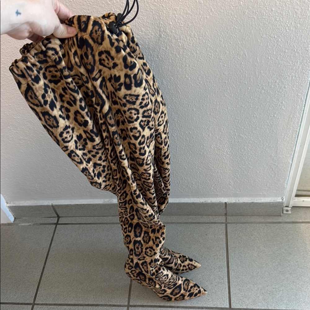 Chic Leopard Print Heeled Boots